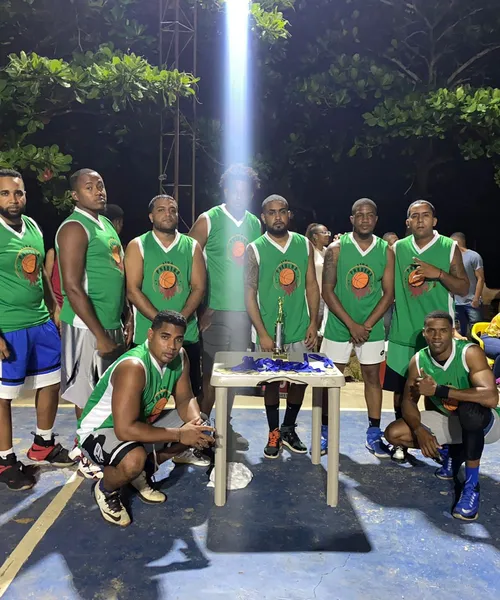Uniforme personalizado de Basketball producido por Colonial Creative
