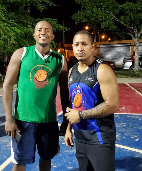 Uniforme personalizado de Basketball producido por Colonial Creative