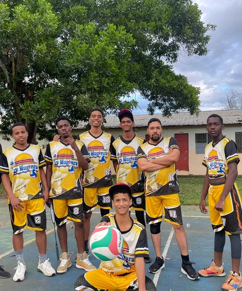 Uniforme personalizado de Basketball producido por Colonial Creative