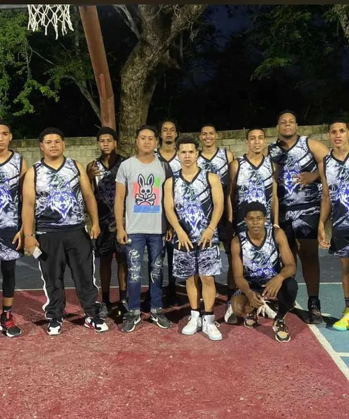 Uniforme personalizado de Basketball producido por Colonial Creative