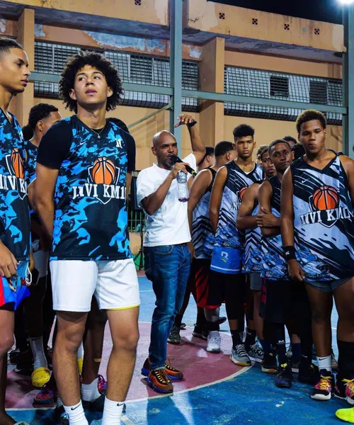 Uniforme personalizado de Basketball producido por Colonial Creative