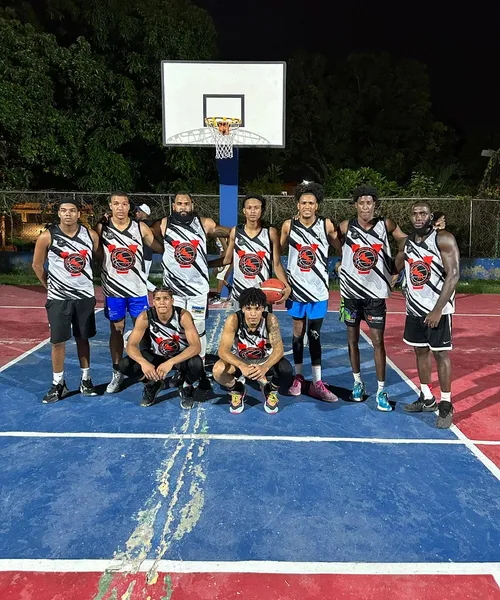 Uniforme personalizado de Basketball producido por Colonial Creative