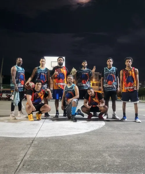 Uniforme personalizado de Basketball producido por Colonial Creative