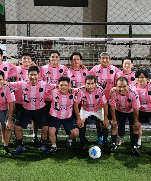 Uniforme personalizado de Fútbol producido por Colonial Creative