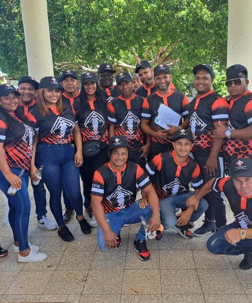 Uniforme personalizado de Softball producido por Colonial Creative