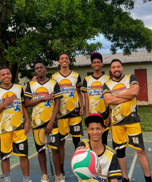 Uniforme personalizado de Voleibol producido por Colonial Creative